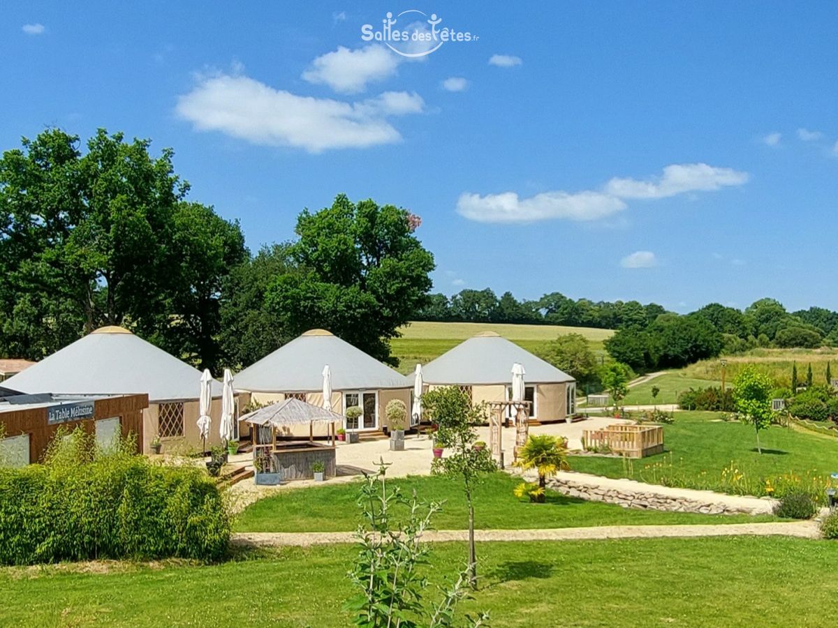 Yourte de 100m2 et terrasse de 300m²