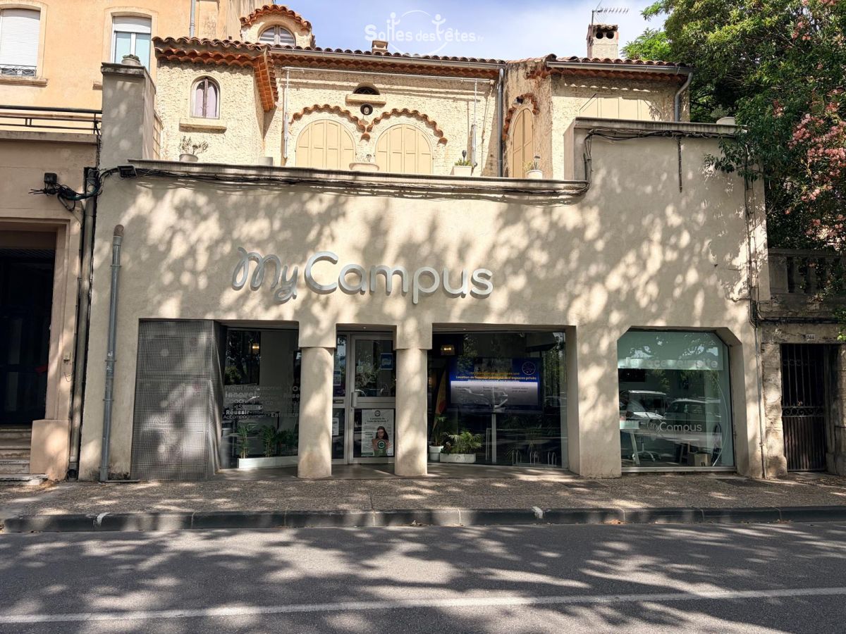Salle réunion privée et espace de travail partagé