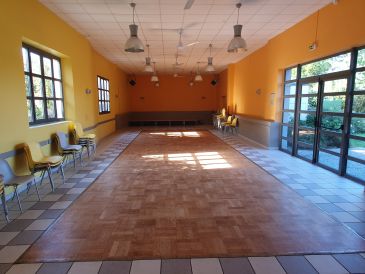 SALLE DES FETES DE CHAISE-DIEU-DU-THEIL - photo 2